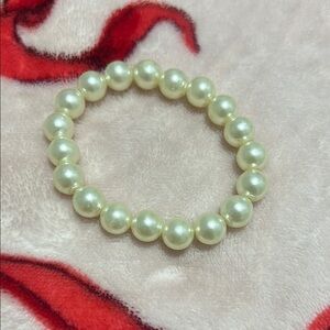 Elegant Cream Pearl Bracelet